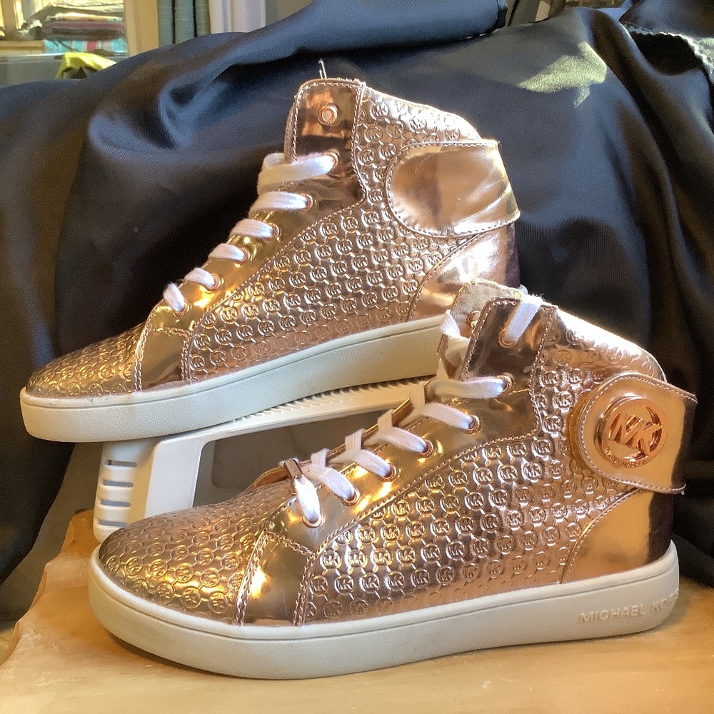 EUC Michael Kors Gold Embossed Ivy Lexie hi top sneakers‎